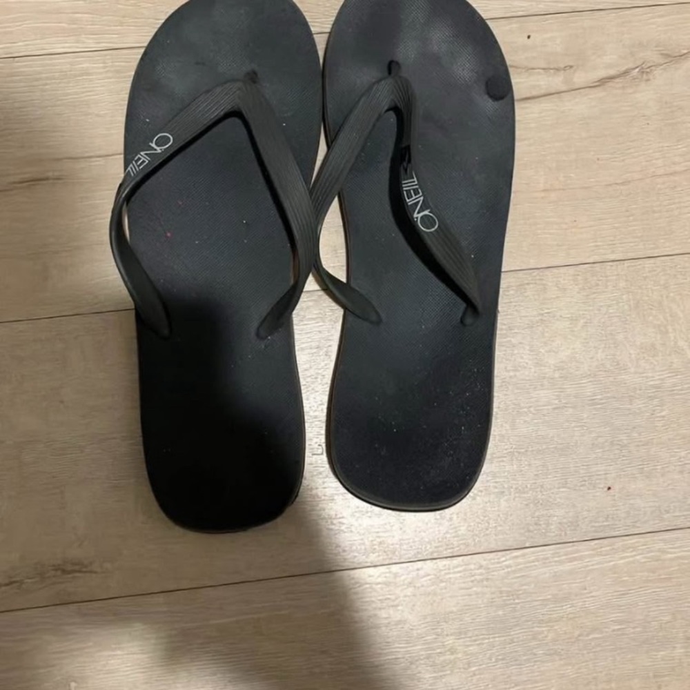 O'Neill Black Flip Flops Size 11/12